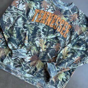 TN ARCHED CAMO CREWNECK